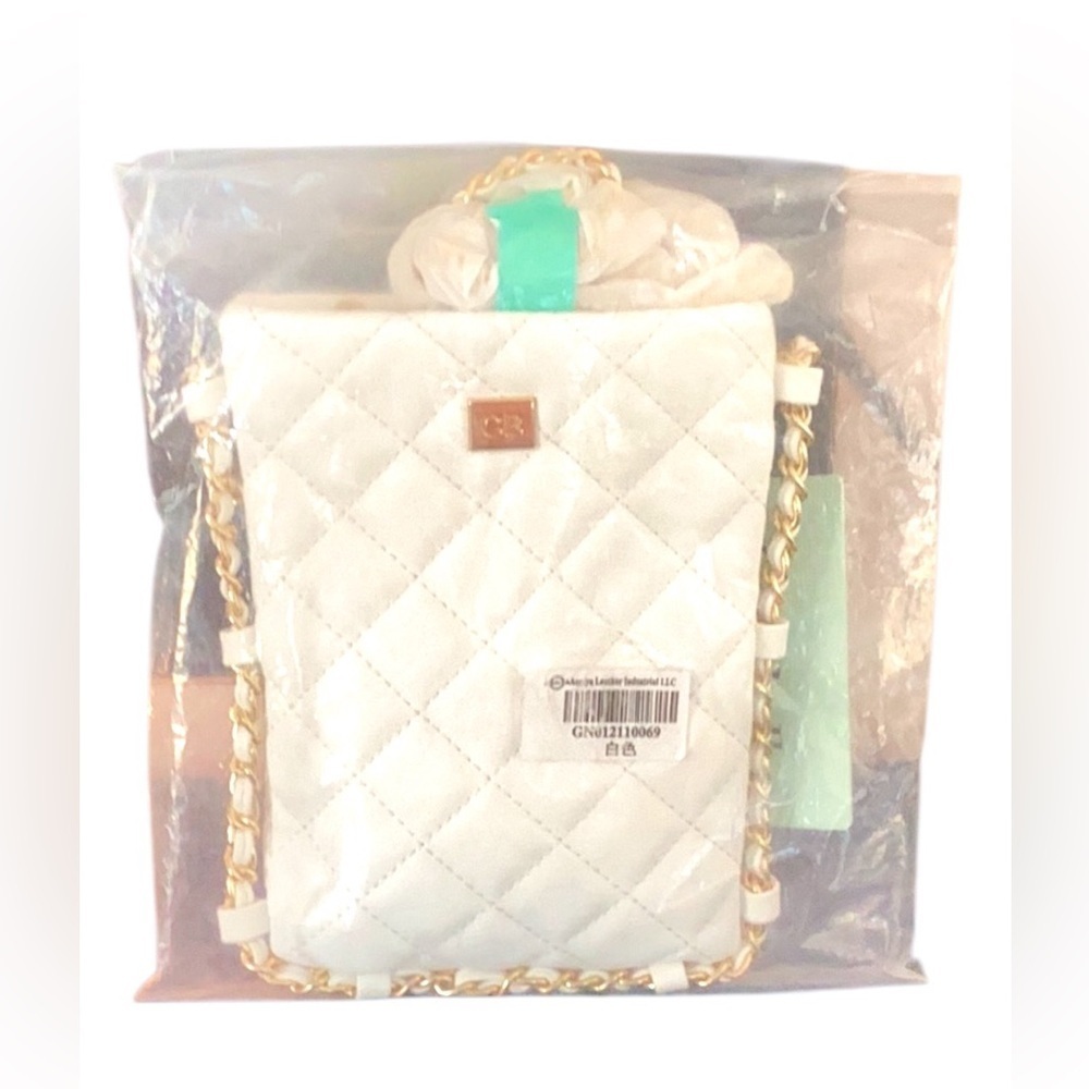Chrisbella NWT Leather Quilted White Crossbody Bag Pouch Gold Chain Beautiful - Picture 10 of 10